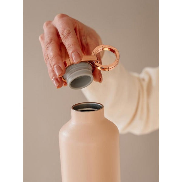 Stilvolle und funktionale Trinkflasche in pink mit Trink Reminder.