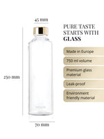 Purer unverfälschter Geschmack beginnt beim Material der Trinkflasche. Unsere Glastrinklaschen garantieren Geschmacksneutralität. Glasflasche produziert in Europa. 750ml Volumen. Hochwertiges premium Borosilikatglas. Mit Schutzhülle faux-leather in beige für on the go. Auslaufsicher. Nachhaltig.