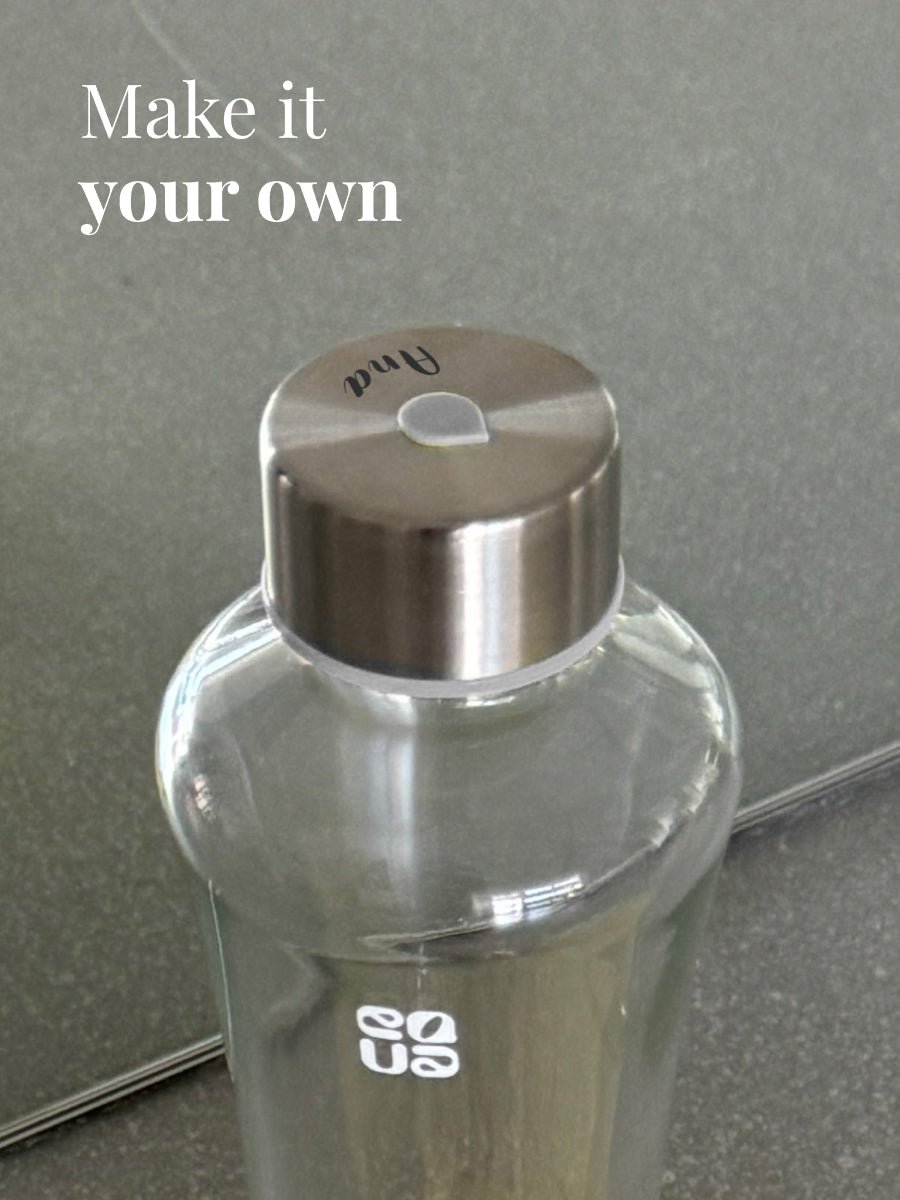 Personalisieren Sie diese zeitlose Trinkflasche individuell mit Ihrer Lasergravur. Zum Beispiel Namensgravur oder einen anderen Text. Schriftart nach Ihrer Wahl.