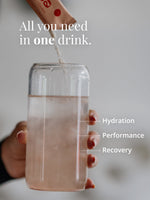 EQUA Recharge Tonic + Creatine Elektrolyt-Drink während des Krafttrainings im Fitnessstudio