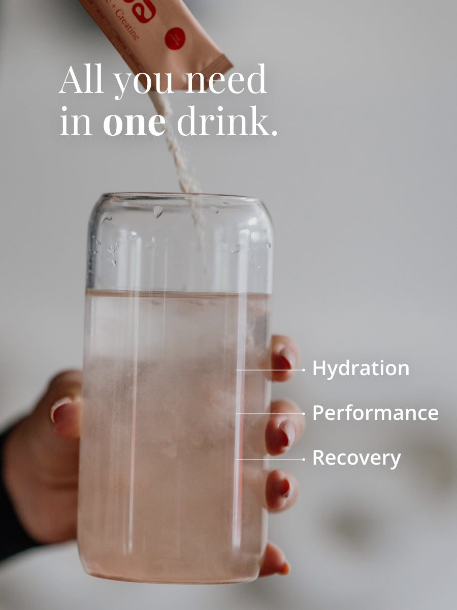EQUA Recharge Tonic + Creatine Elektrolyt-Drink während des Krafttrainings im Fitnessstudio
