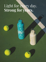 Leichte Trinkflasche für jeden Tag mit Tennis Sujet.